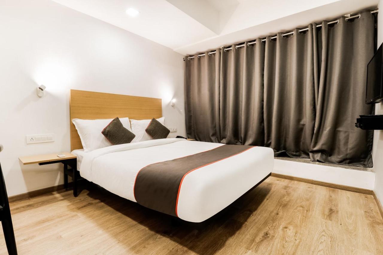 Hotel Oyo Townhouse 169 Aqua Corridor Bhatha Exterior foto